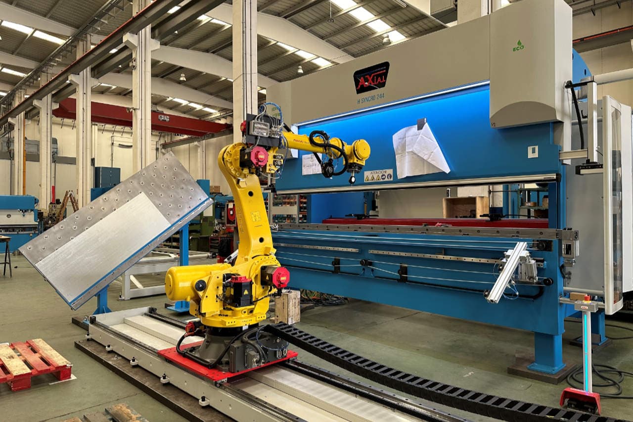 Plegadora HSYNCRO 244 con robot